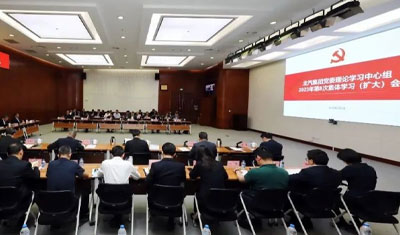 姜德義主持召開北汽集團(tuán)黨委理論學(xué)習(xí)中心組學(xué)習(xí)（擴(kuò)大）會(huì)議：從調(diào)查研究中來，到真抓實(shí)干中去，將主題教育成效轉(zhuǎn)化為高質(zhì)量發(fā)展成果