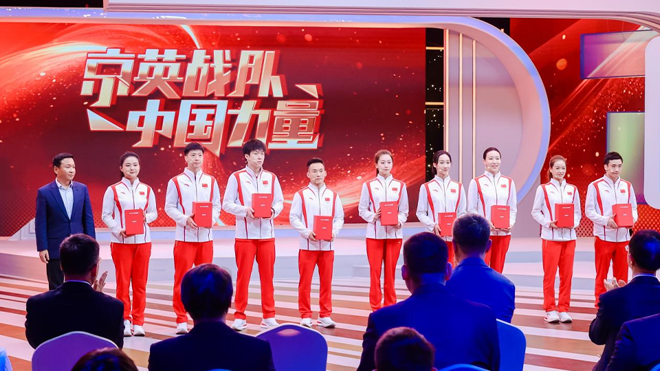 冠軍實力 品質(zhì)北汽  北汽集團14輛享界S9禮贈奧運英雄 致敬“新時代中國力量”