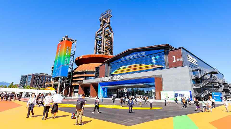 北汽集團純電軍團亮相2024服貿(mào)會 享界、極狐擔(dān)任大會指定用車